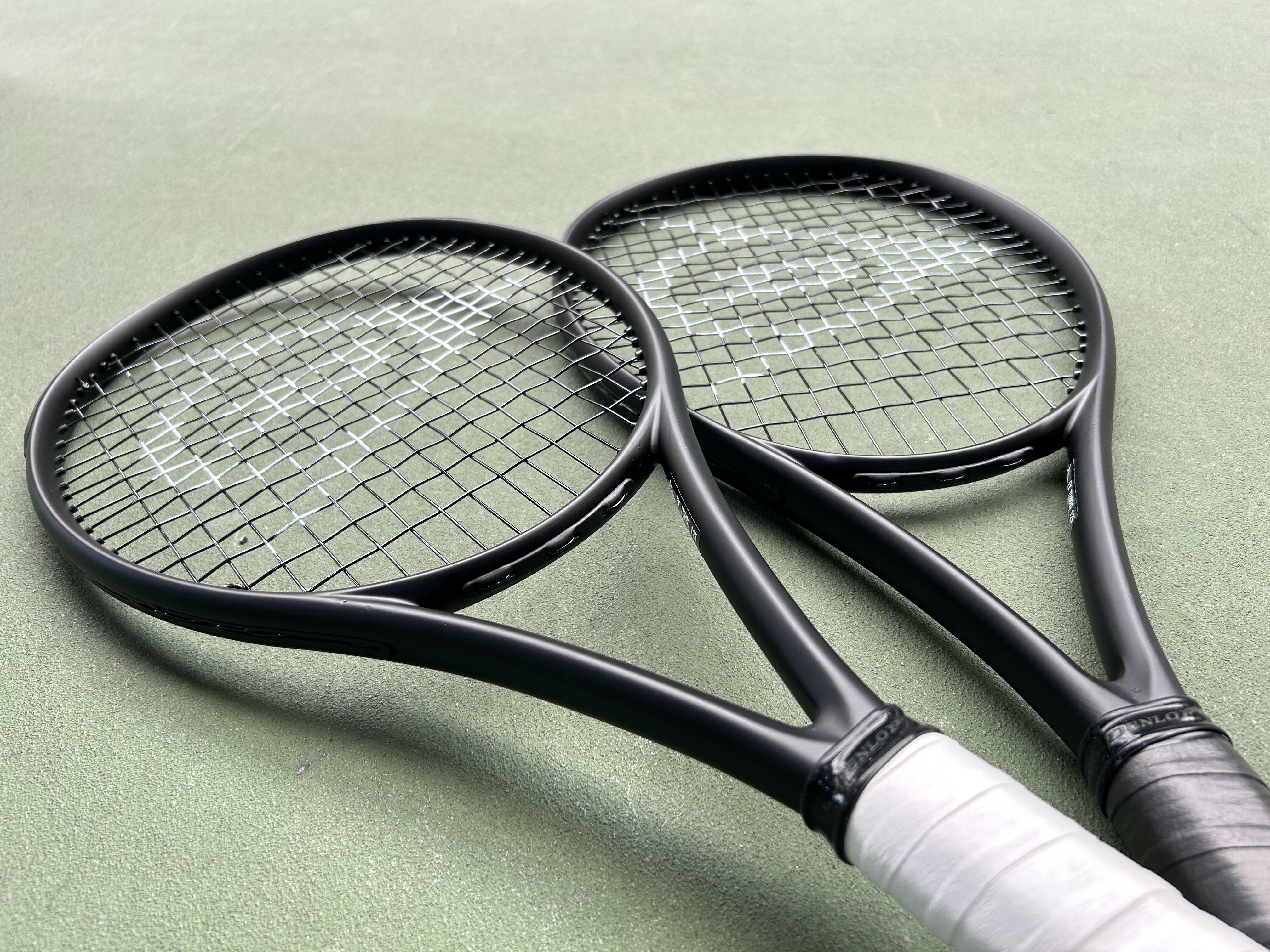 テニスラケット 黒 使用感あり DUNLOP】「＃光速弾道モード」にPOWER ON！謎の黒ラケ初打ちインプレを