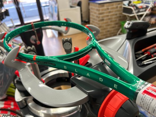 【Wilson】BLADE V10シリーズ大好評発売中！通販のご注文はもちろん店頭にでもご注文が続いているという…やはりすごい注目度！！【テニス用品に関するブログ＠テニスショップLAFINO 冨貴塚 裕太】